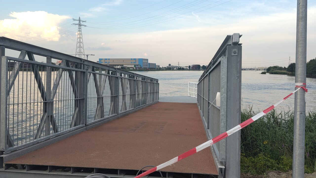 Steiger voor het veer Dordrecht Kerkeplaat Rosmolenstraat Papendrecht