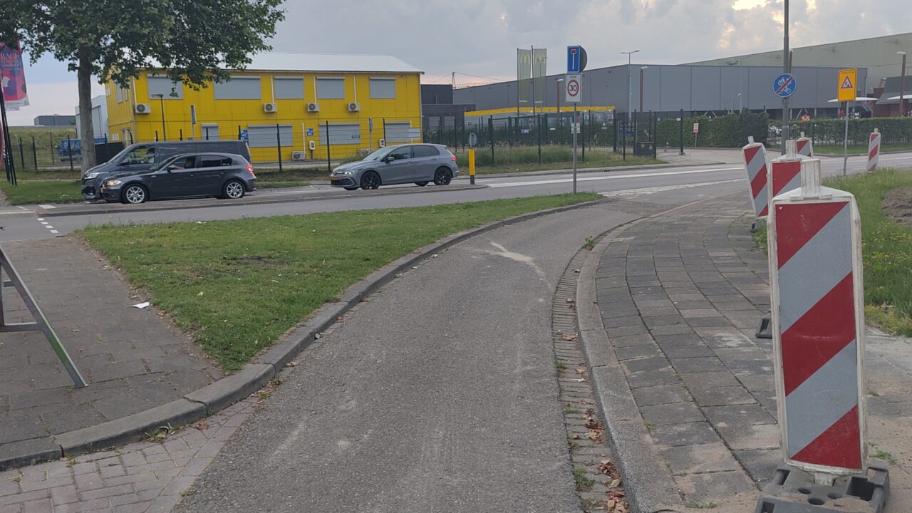 Fietspad met oude aansluiting vanaf de Baanhoekweg naar de Kerkeplaat